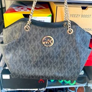 Used/great condition Michael kors brand shoulder bag, chain straps.